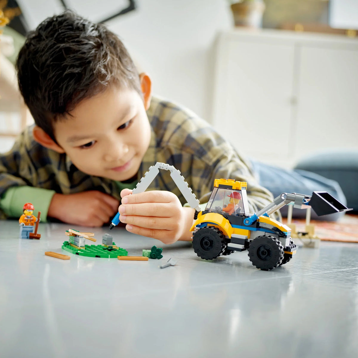 Farm City Garden and Boys Great Gift Set, 5 Ages & and Girls Tractor Bonus Wheel 2in1 Construction 66772 Digger Toy Plus Gift for Sets Scarecrow Big Building and up, Pack, LEGO