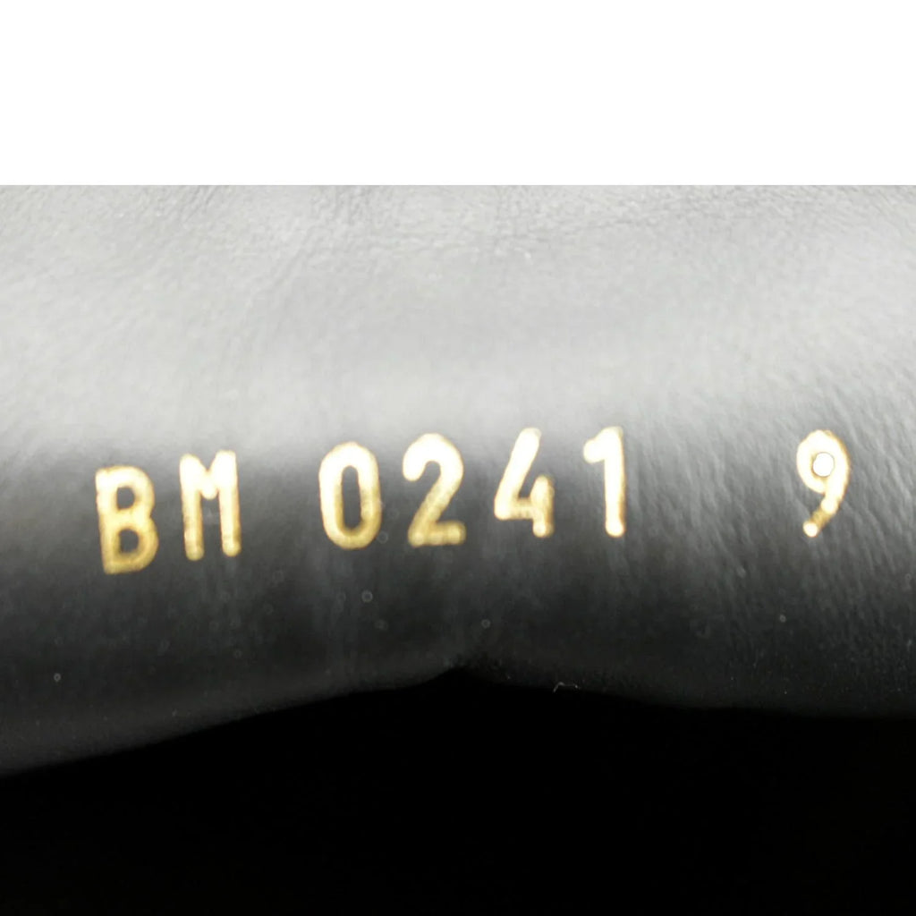 US Bicolor 9-9 Runaway Sneakers Pre-owned Monogram