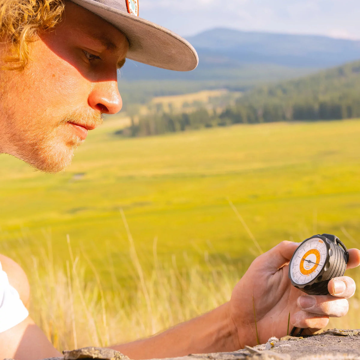 climate-Trend with Altitude Feet Battery-Free Reads from Sun 15,000 to Indicator Barometer Lanyard Ascent and Altimeter 0 | Case | Altimeter - Company and Rugged Aluminum Reflective