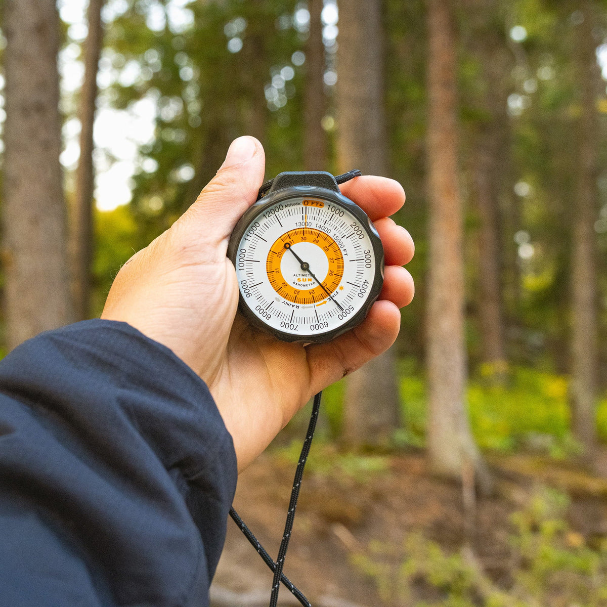 climate-Trend with Altitude Feet Battery-Free Reads from Sun 15,000 to Indicator Barometer Lanyard Ascent and Altimeter 0 | Case | Altimeter - Company and Rugged Aluminum Reflective