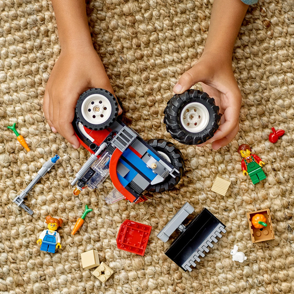 Farm City Garden and Boys Great Gift Set, 5 Ages & and Girls Tractor Bonus Wheel 2in1 Construction 66772 Digger Toy Plus Gift for Sets Scarecrow Big Building and up, Pack, LEGO